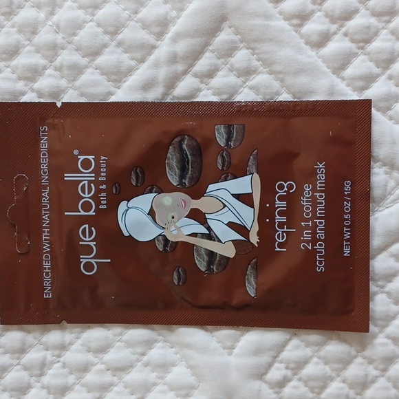 Que Bella Face Masks & Scrubs Bundle of 10 - Picture 8 of 11